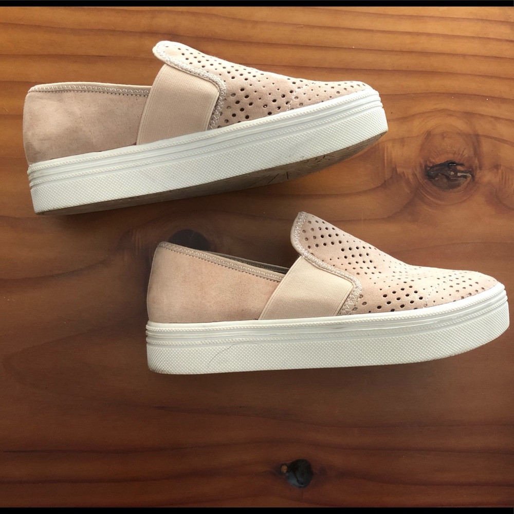 LIKE NEW cream/tan flats
